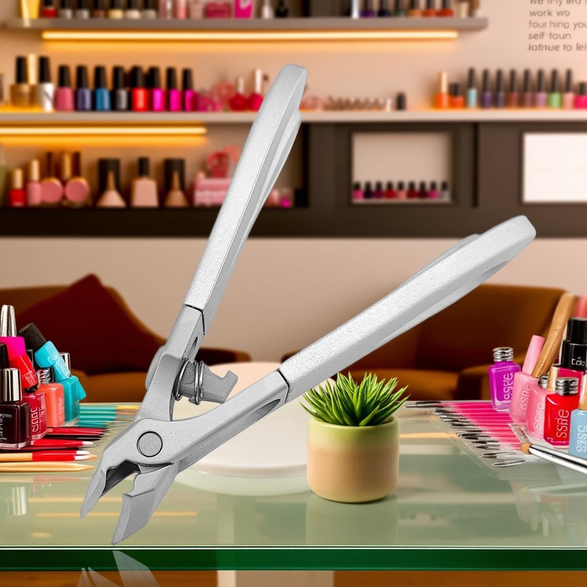 Toilettage de précision avec coupe-ongles en acier inoxydable